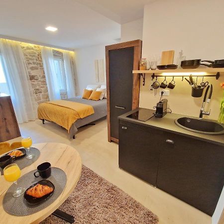 Hidden Oasis Apartment โรวีน ภายนอก รูปภาพ