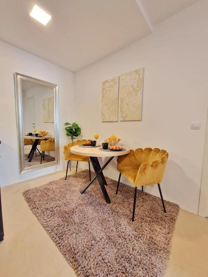 Hidden Oasis Apartment โรวีน ภายนอก รูปภาพ