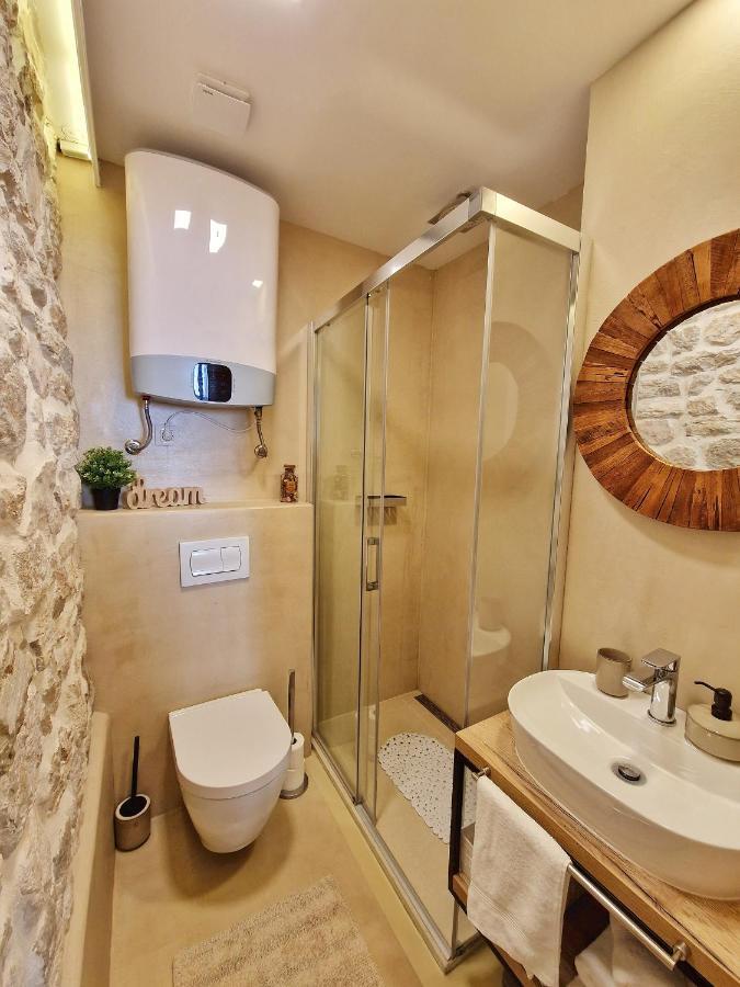 Hidden Oasis Apartment โรวีน ภายนอก รูปภาพ
